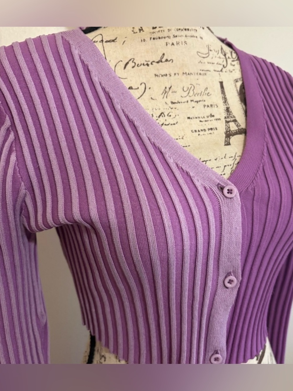 PrettyLittleThing Lilac Two-Toned Ribbed Button-Up Cardigan - Picture 3 of 7